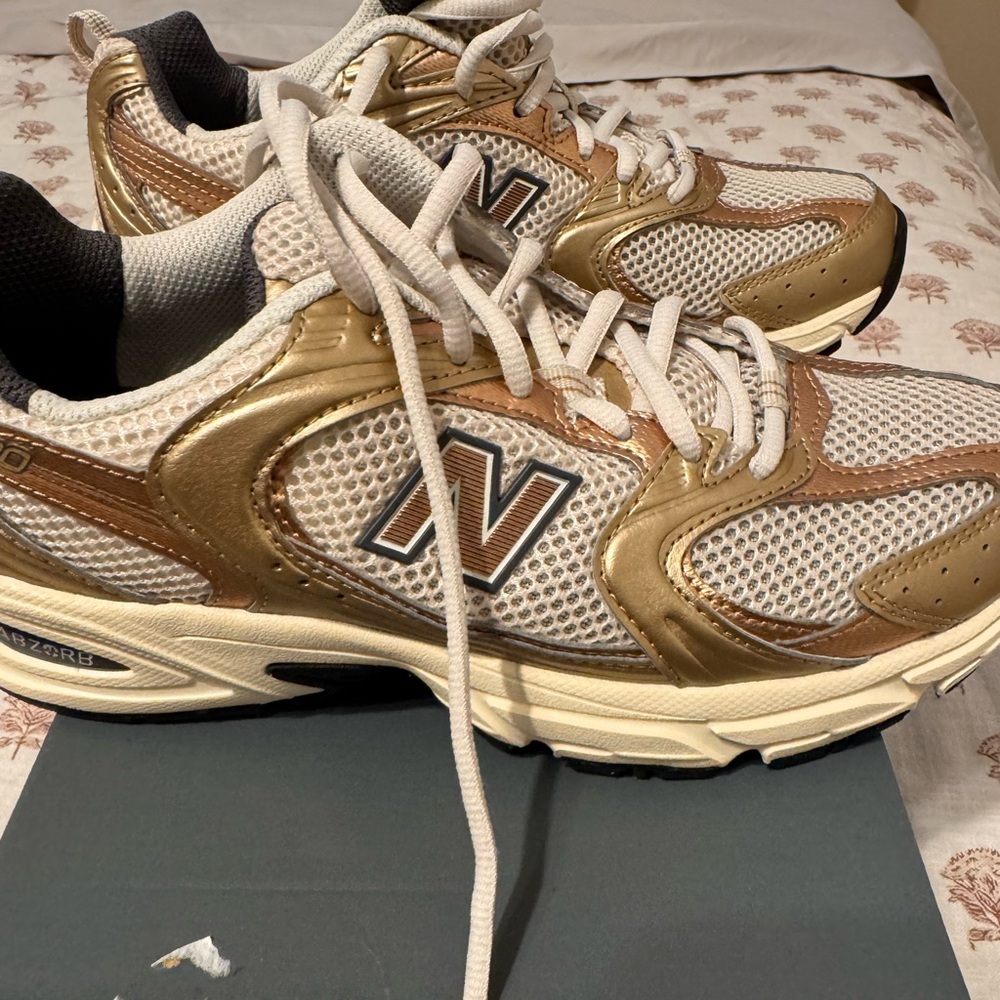 New Balance 530. Women’s size 8. New in Box. Beige and Gold.